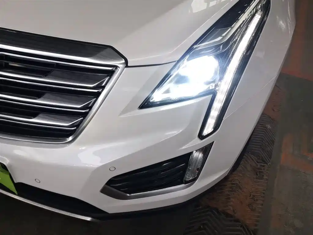 Cadillac XT5 2017 — фото 24