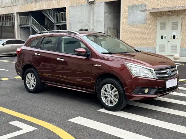 Venucia T70 2015