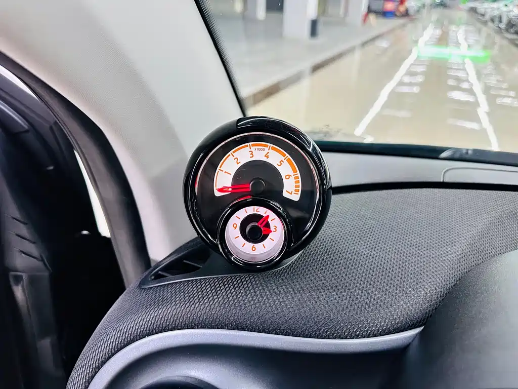 smart Fortwo 2018 — фото 31