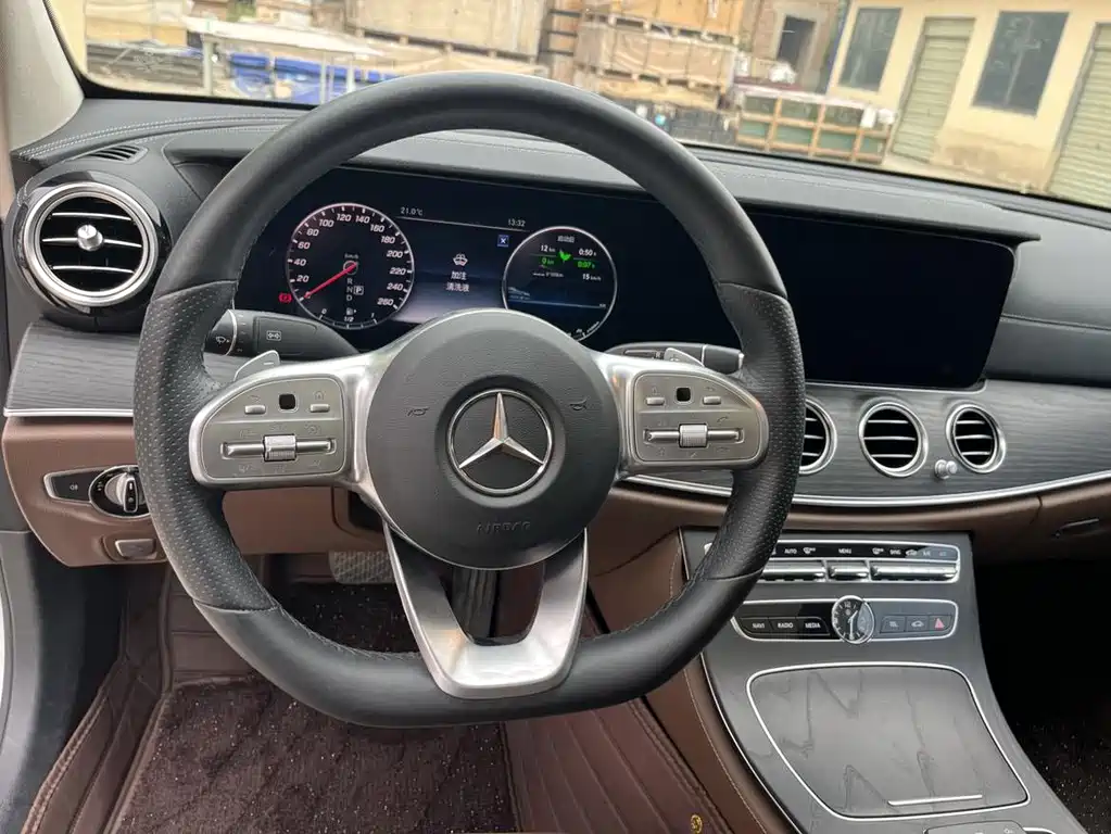 Mercedes-Benz E-Class 2020 — фото 9