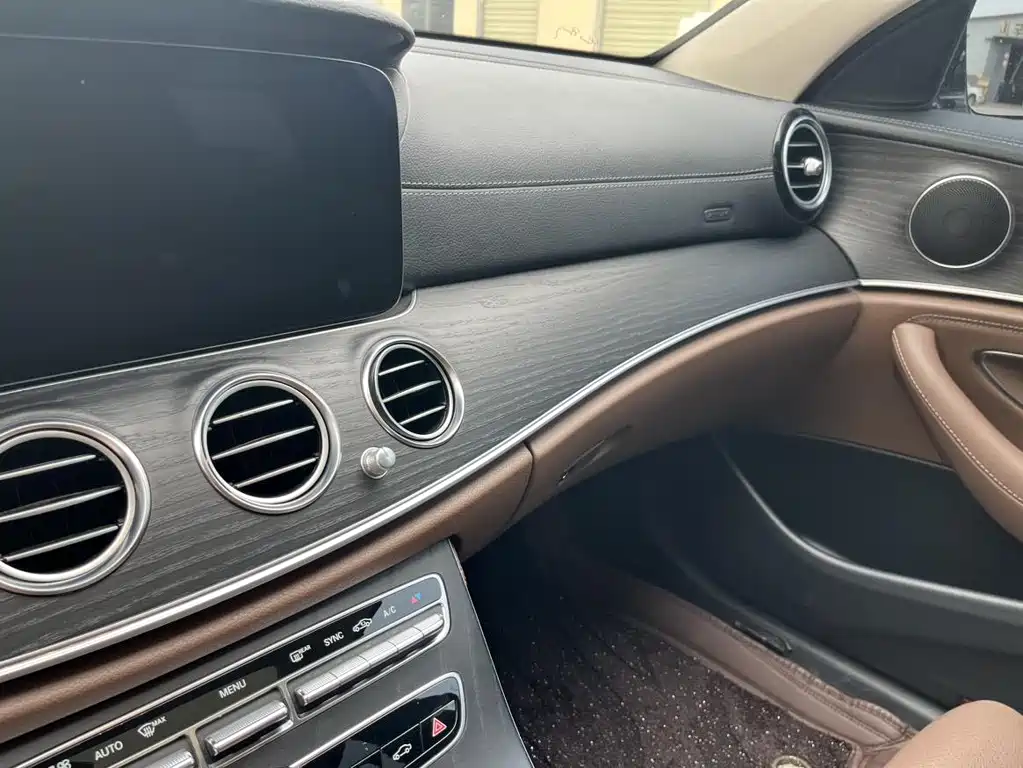 Mercedes-Benz E-Class 2020 — фото 13