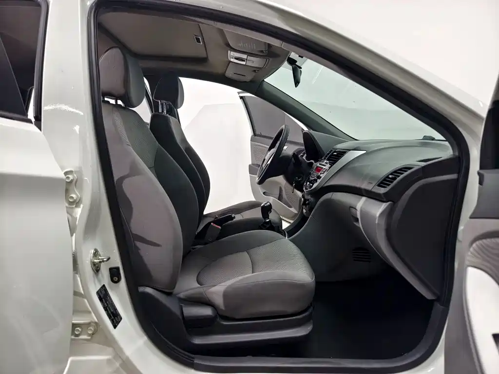 Hyundai Accent 2013 — фото 14