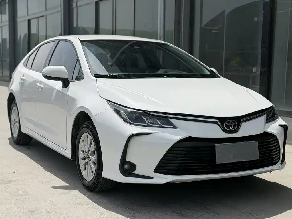 Toyota Corolla 2023 — фото 2