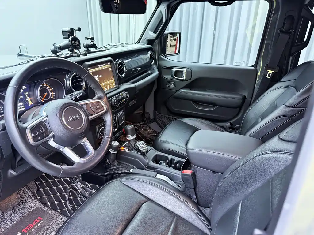 Jeep Wrangler 2022 — фото 19