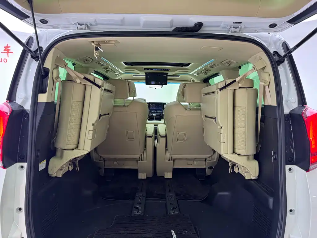 Toyota Alphard 2022 — фото 11
