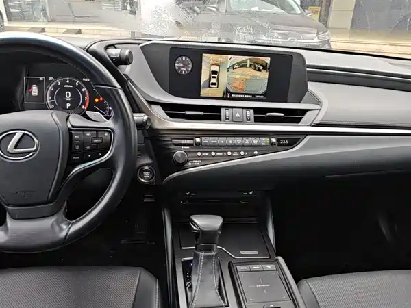 Lexus ES 2018