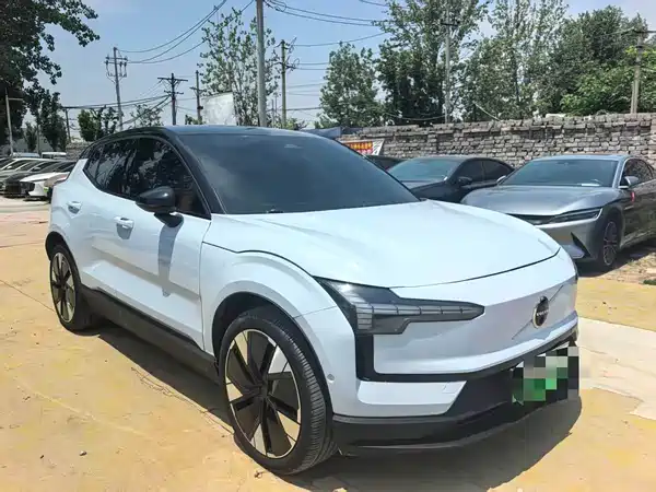 Volvo EX30 2024