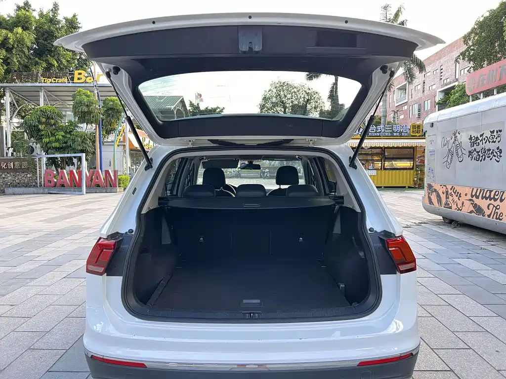 Volkswagen Tiguan L 2019 — фото 9
