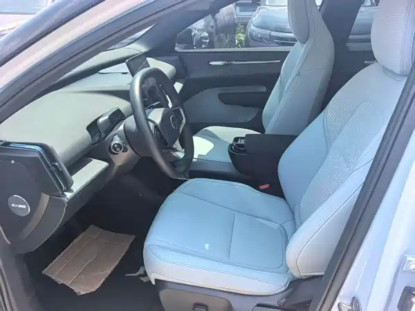 Volvo EX30 2024