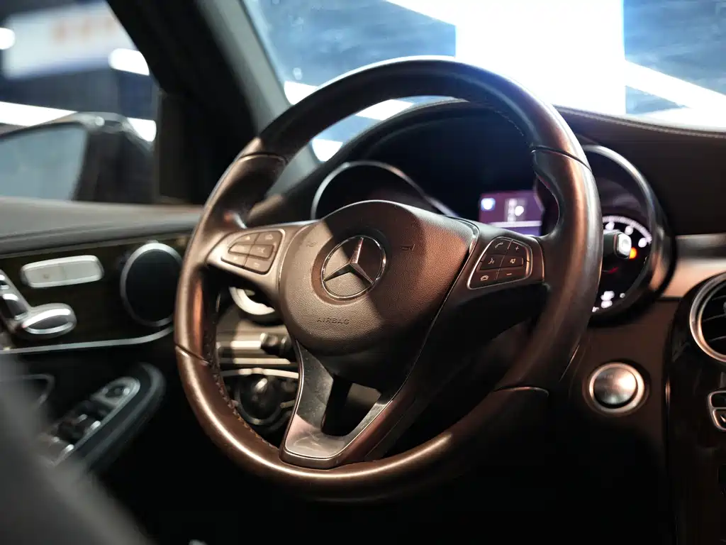Mercedes-Benz GLC 2018 — фото 16