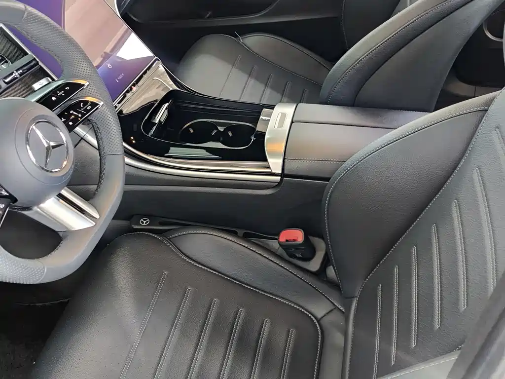 Mercedes-Benz C-Class 2023 — фото 9