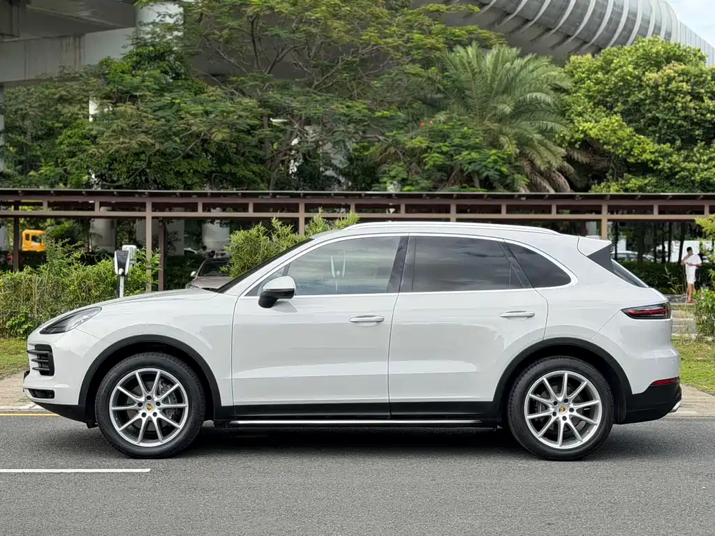 Porsche Cayenne 2018 — фото 12