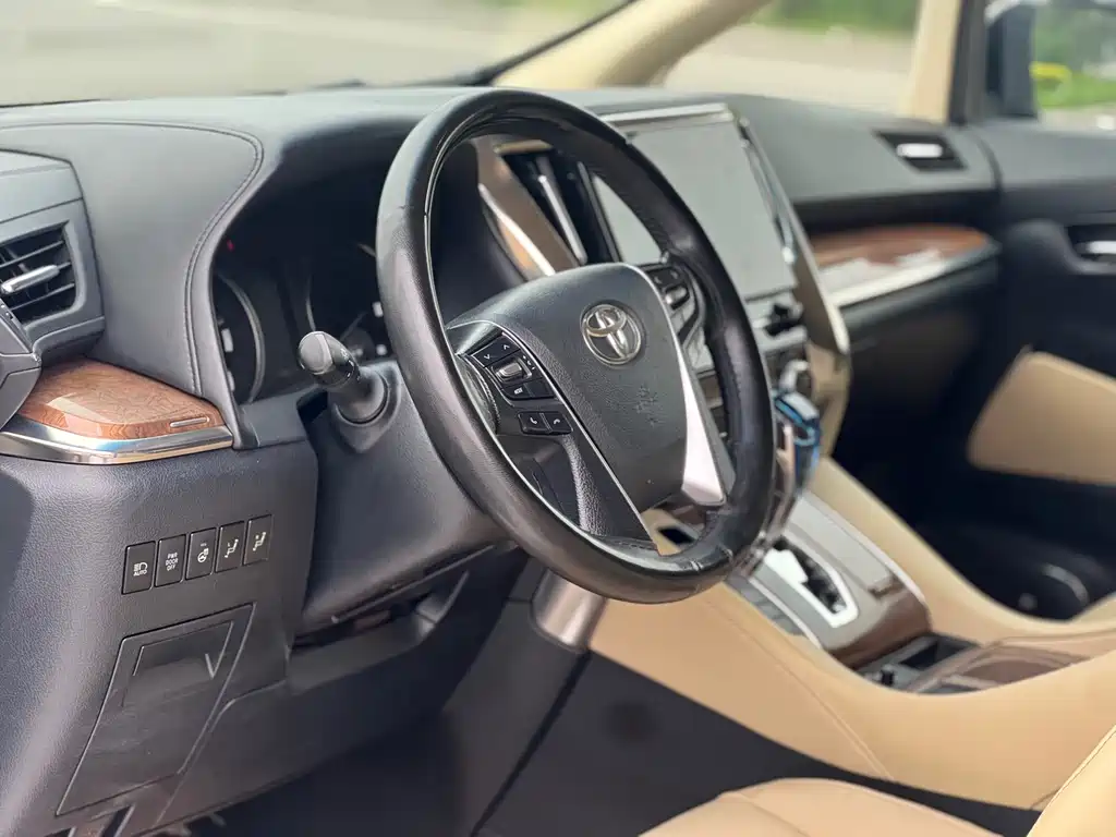 Toyota Alphard 2017 — фото 10