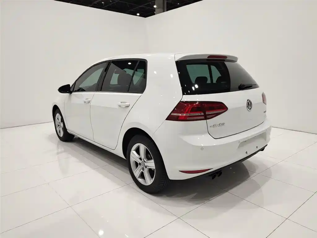 Volkswagen Golf 2017 — фото 23