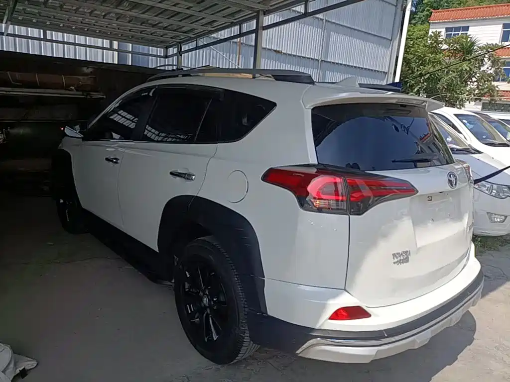 Toyota RAV4 2019 — фото 5