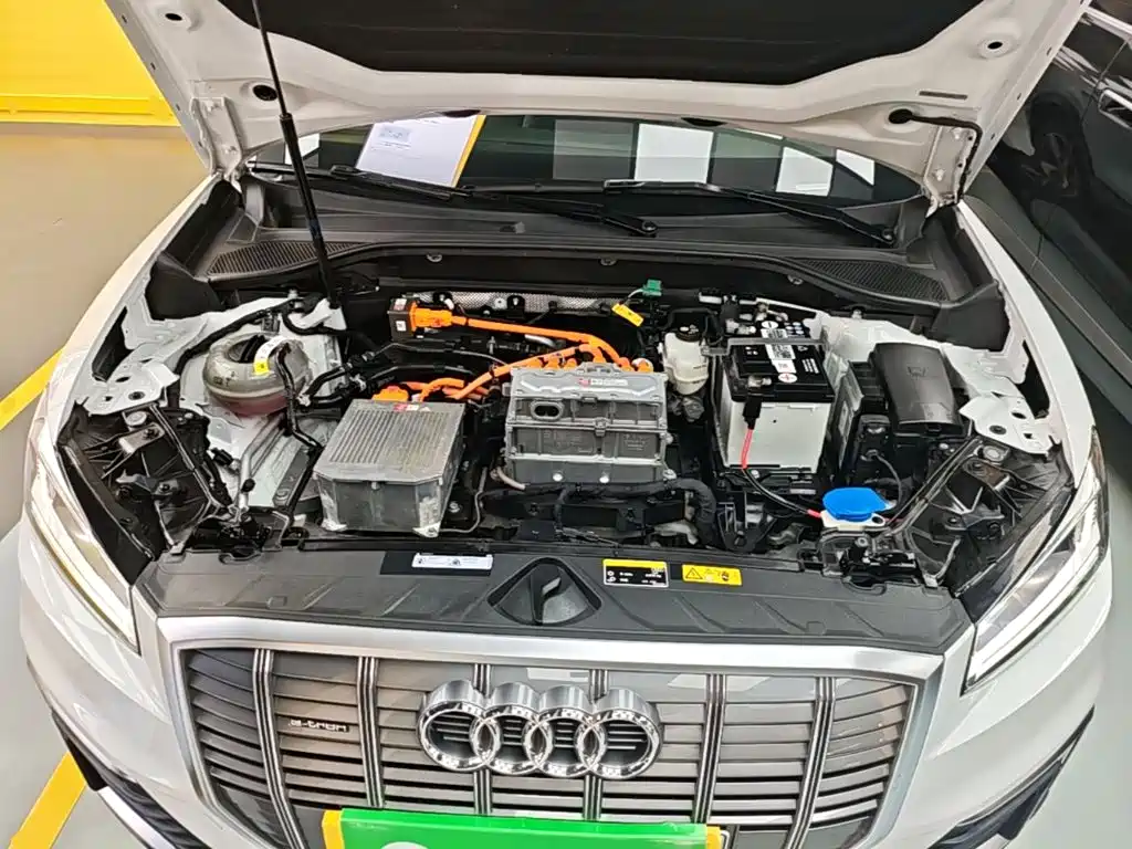 Audi Q2L E-Tron 2020 — фото 20