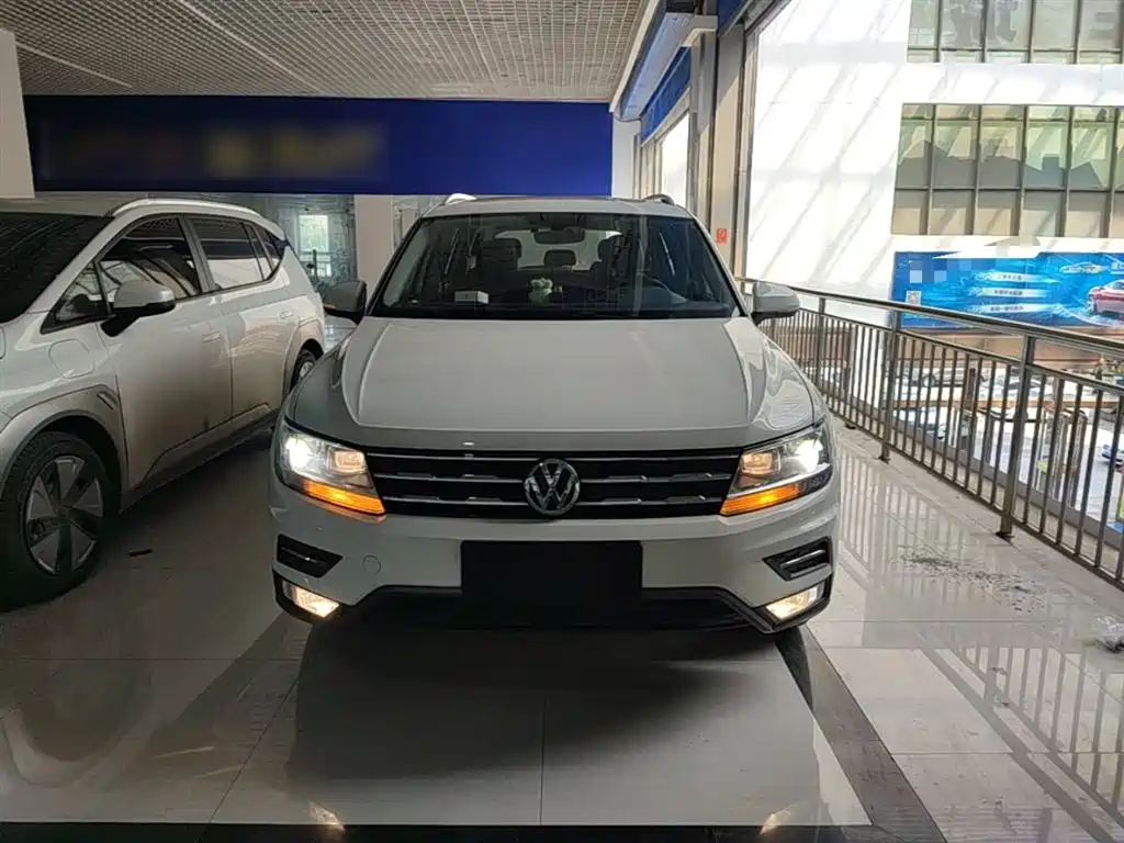 Volkswagen Tiguan L 2020 — фото 3
