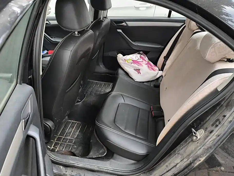 Volkswagen Jetta 2015 — фото 11