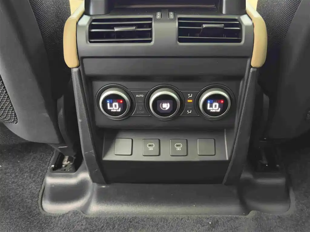 Land Rover Defender 2026 — фото 13