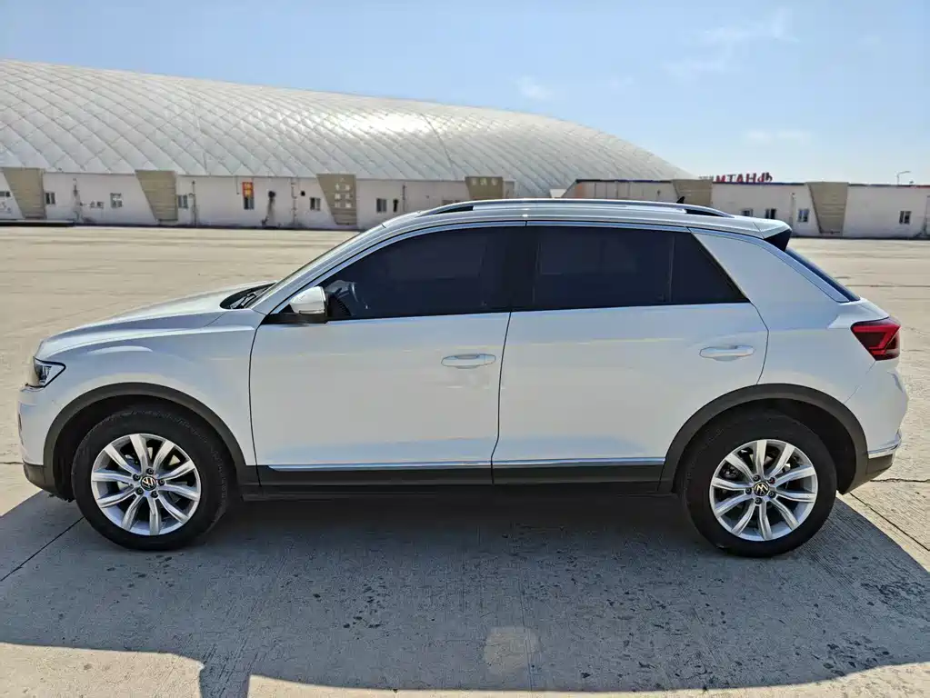 Volkswagen T-Roc 2023 — фото 7