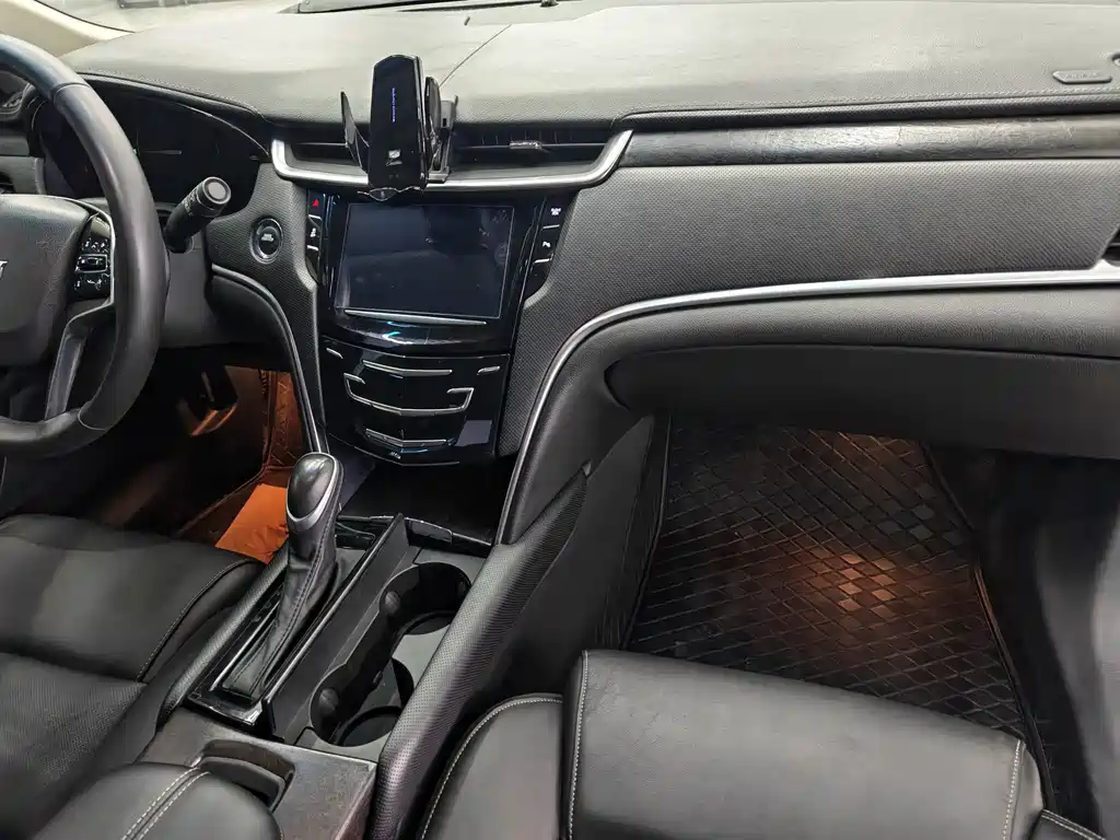 Cadillac XTS 2018 — фото 10