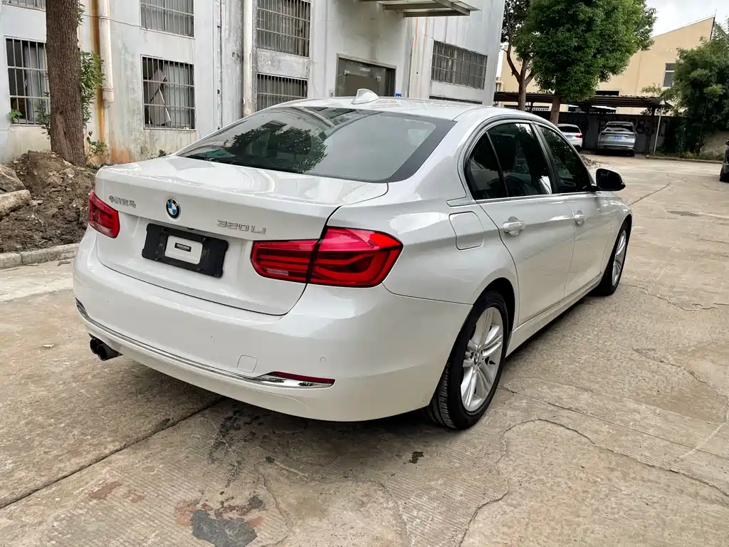 BMW 3 Series 2017 — фото 8