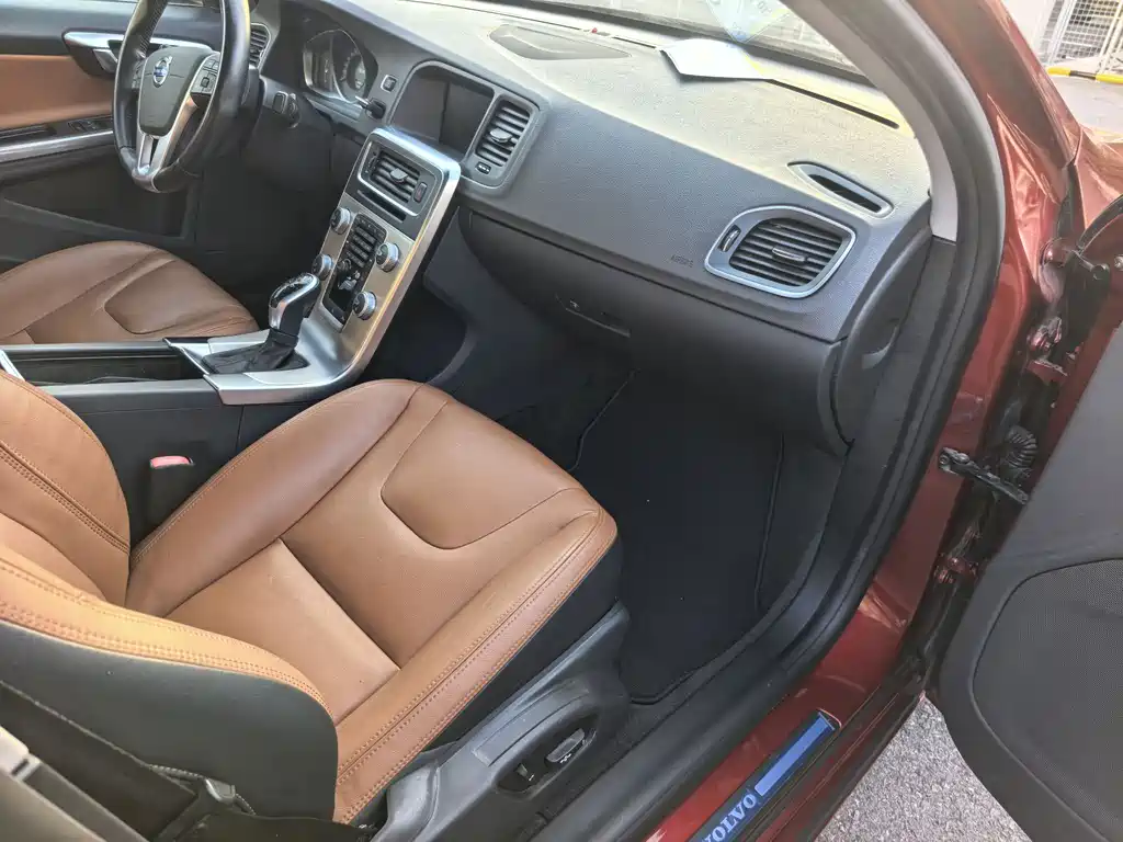 Volvo S60 2015 — фото 15