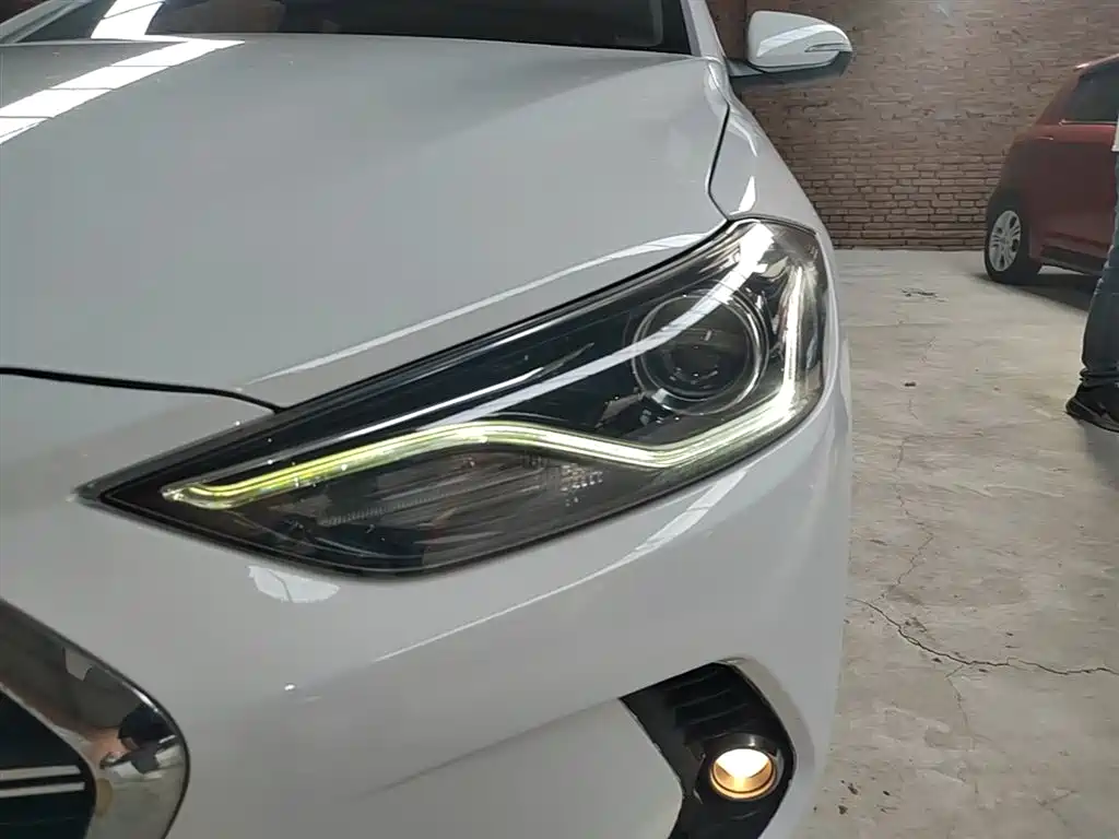 Hyundai Elantra 2020 — фото 24