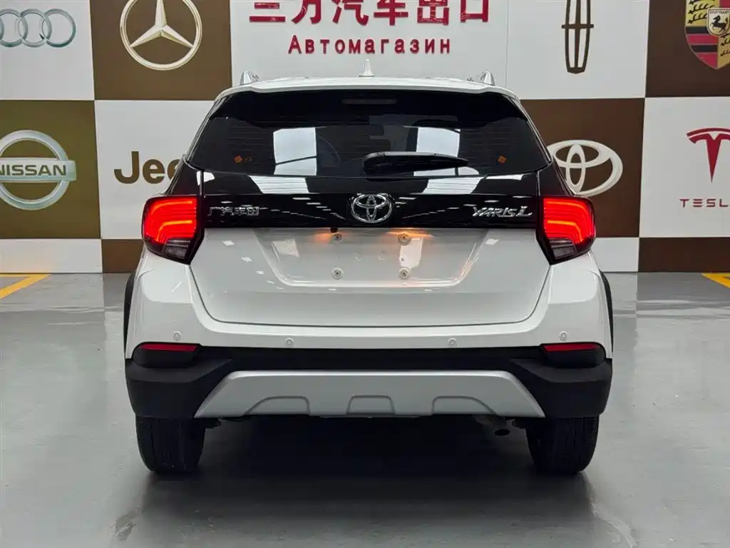 Toyota Yaris L 2023