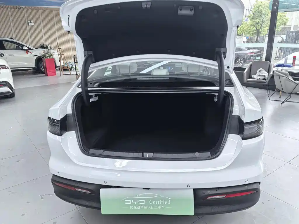 BYD Seal 05 DM-i 2025 — фото 18