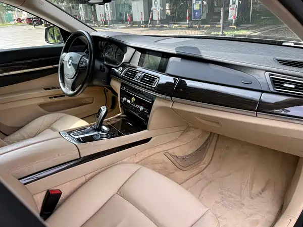 BMW 7 Series 2009