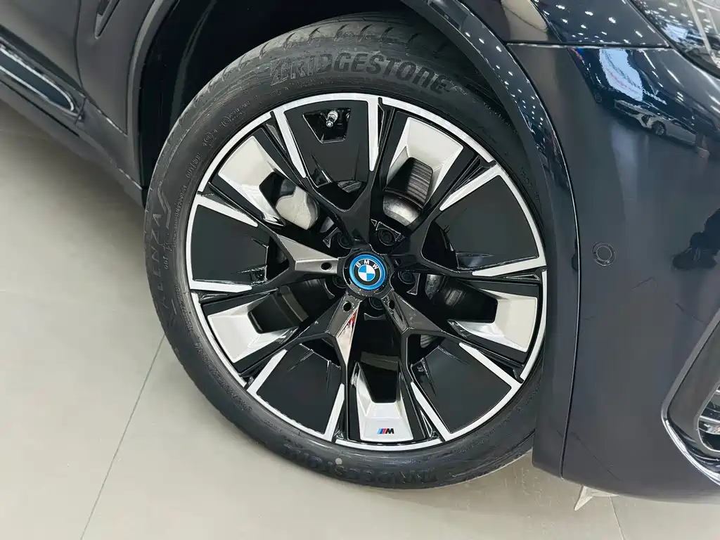 BMW iX3 2025 — фото 10