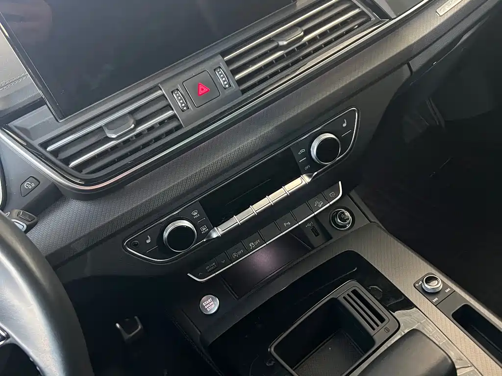 Audi Q5L 2023 — фото 10