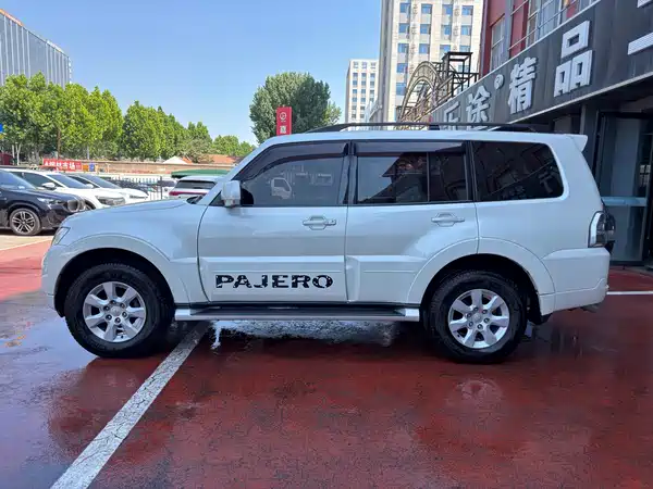Mitsubishi Pajero 2019