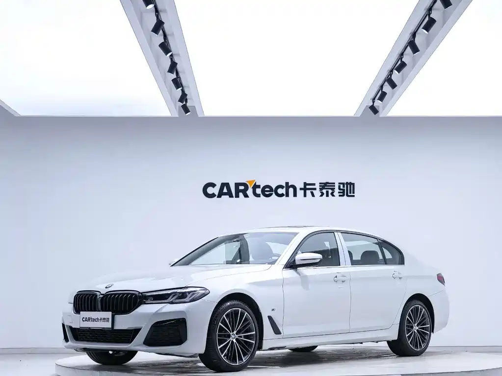 BMW 5 Series 2022 — фото 1