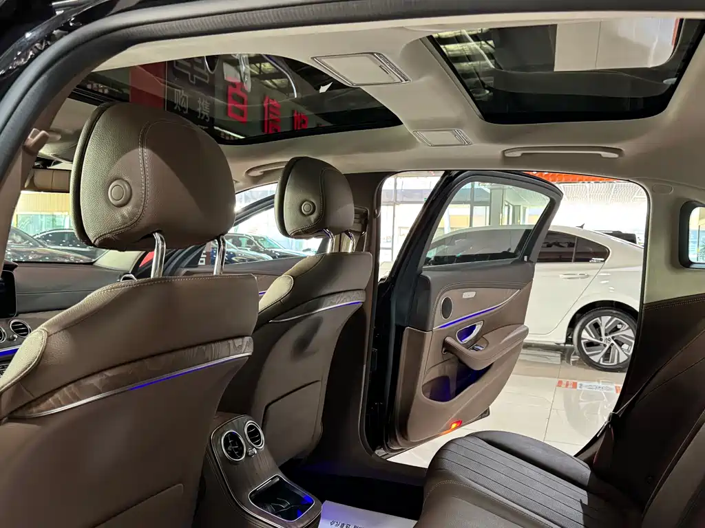 Mercedes-Benz E-Class 2023 — фото 11