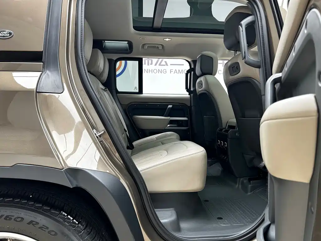 Land Rover Defender 2020 — фото 19
