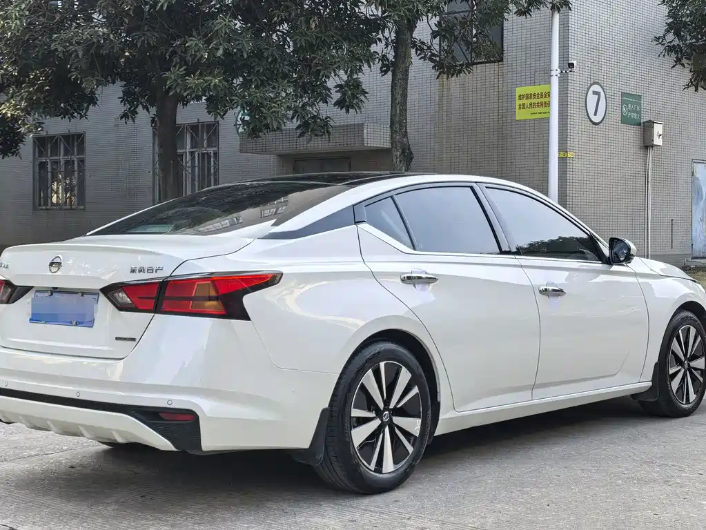 Nissan Teana 2022 — фото 4