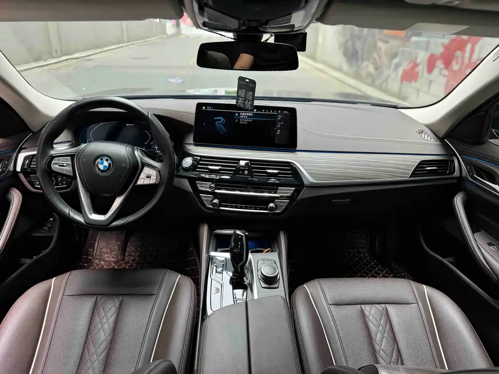 BMW 5 Series New Energy 2022 — фото 14