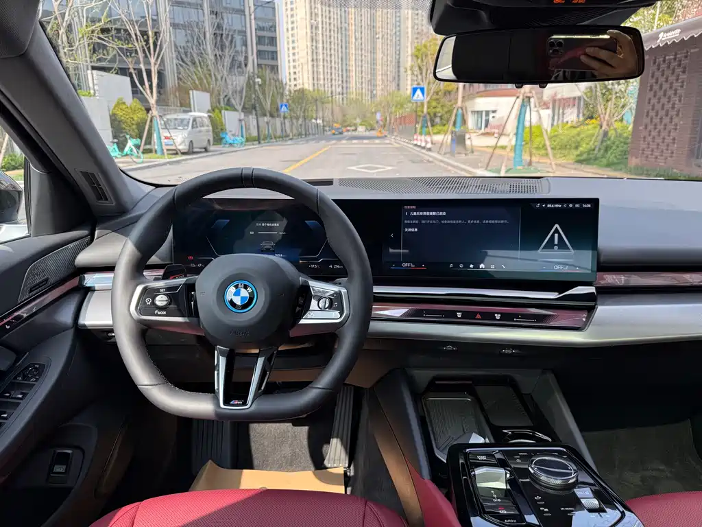 BMW i5 2025 — фото 8