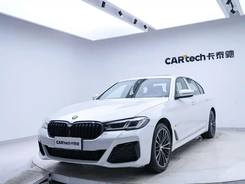 BMW 5 Series 2022 — фото 11