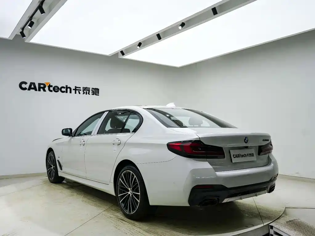 BMW 5 Series 2022 — фото 18