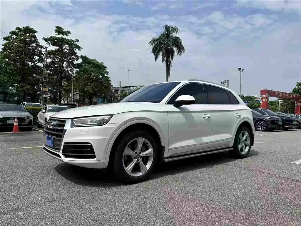 Audi Q5L 2019 — фото 1