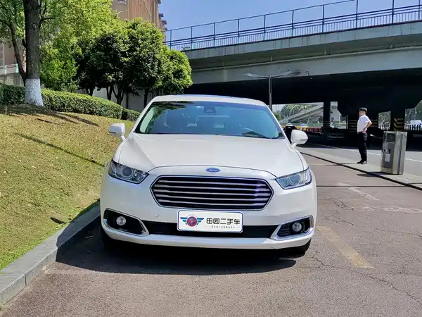 Ford Taurus 2017