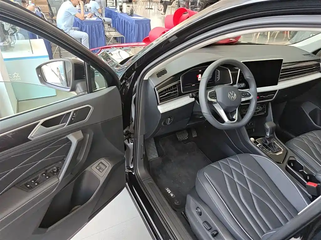 Volkswagen Tiguan L PHEV 2025 — фото 16