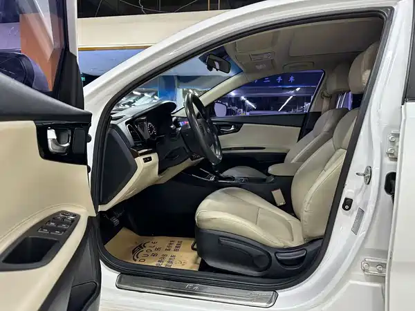 Kia K4 2015
