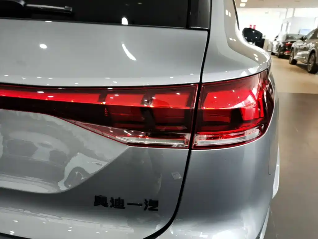 Audi Q6L E-Tron 2025 — фото 24