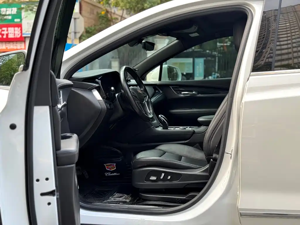 Cadillac XT5 2020 — фото 11