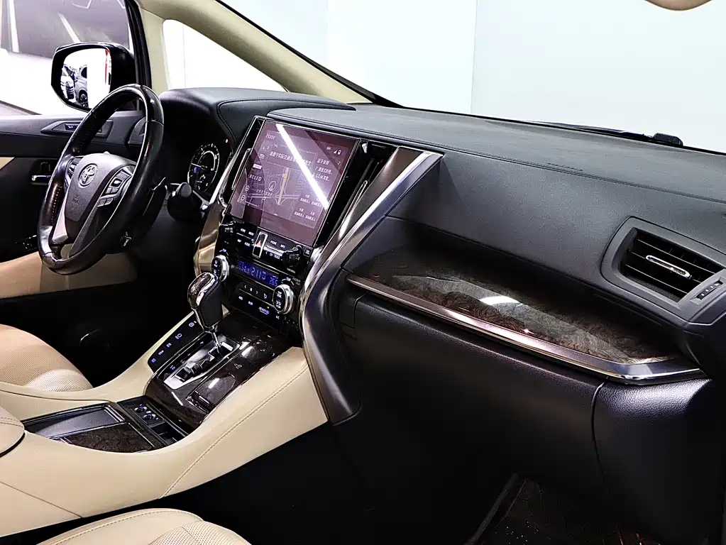 Toyota Alphard 2022 — фото 15