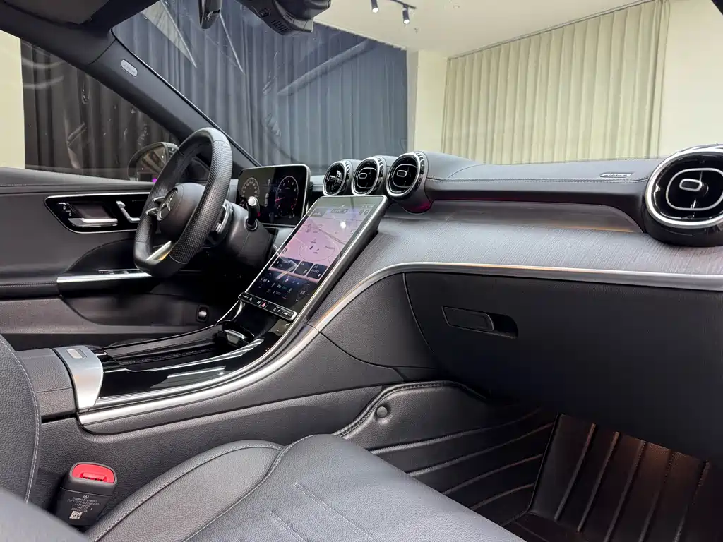 Mercedes-Benz C-Class 2023 — фото 32